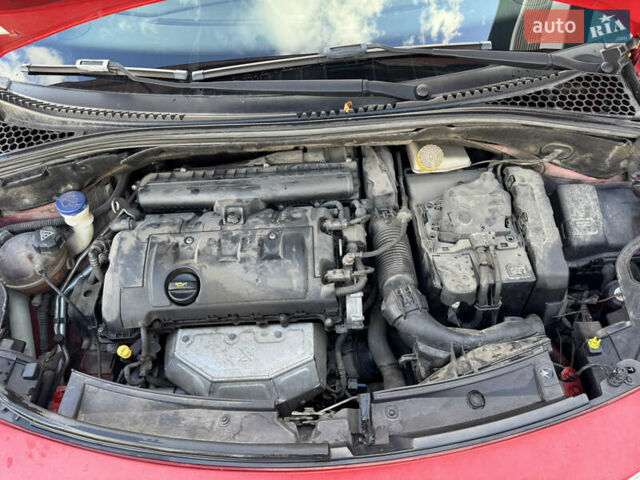 Червоний Сітроен ДС3, об'ємом двигуна 1.6 л та пробігом 130 тис. км за 7300 $, фото 6 на Automoto.ua