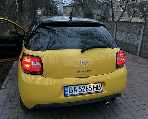 Желтый Ситроен ДС3, объемом двигателя 1.6 л и пробегом 168 тыс. км за 8000 $, фото 3 на Automoto.ua