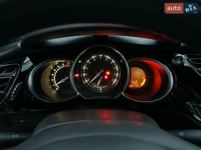 Желтый Ситроен ДС3, объемом двигателя 1.6 л и пробегом 168 тыс. км за 8000 $, фото 13 на Automoto.ua