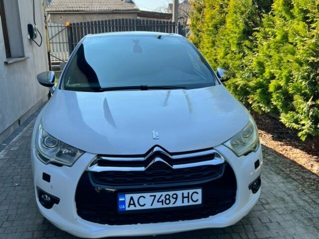 Белый Ситроен ДС4, объемом двигателя 2 л и пробегом 247 тыс. км за 7900 $, фото 1 на Automoto.ua