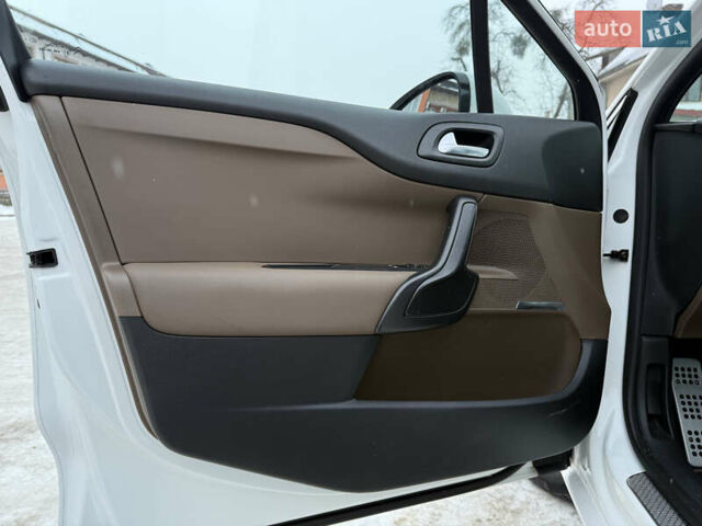 Білий Сітроен ДС4, об'ємом двигуна 1.6 л та пробігом 198 тис. км за 9150 $, фото 67 на Automoto.ua