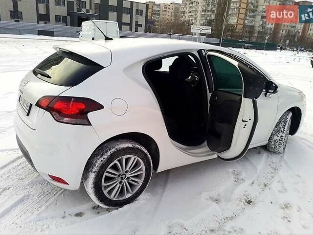 Білий Сітроен ДС4, об'ємом двигуна 1.6 л та пробігом 193 тис. км за 8200 $, фото 2 на Automoto.ua
