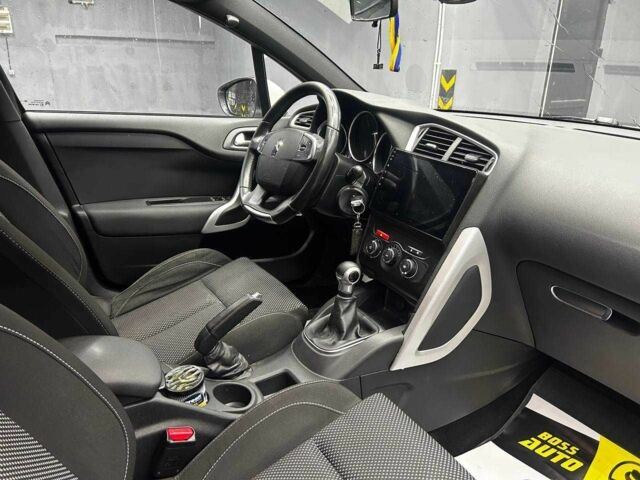 Белый Ситроен ДС4, объемом двигателя 0 л и пробегом 220 тыс. км за 7200 $, фото 15 на Automoto.ua