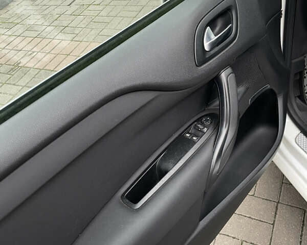 Белый Ситроен ДС4, объемом двигателя 1.6 л и пробегом 96 тыс. км за 8300 $, фото 13 на Automoto.ua