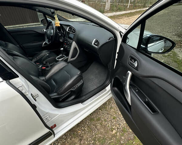 Білий Сітроен ДС4, об'ємом двигуна 1.6 л та пробігом 105 тис. км за 10500 $, фото 5 на Automoto.ua