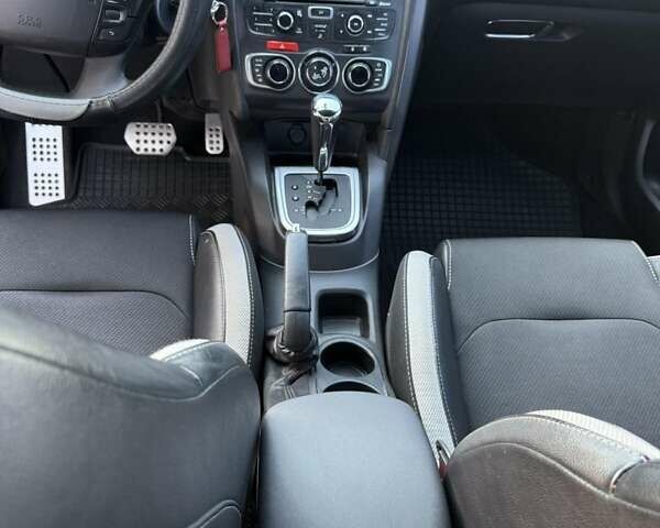 Белый Ситроен ДС4, объемом двигателя 1.6 л и пробегом 117 тыс. км за 9990 $, фото 6 на Automoto.ua