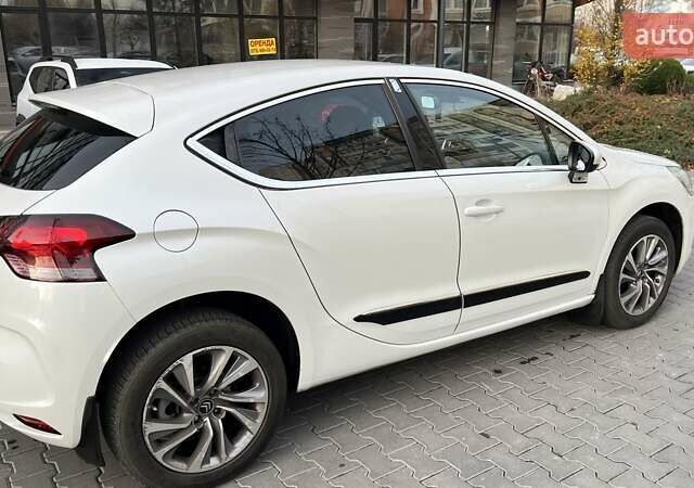 Білий Сітроен ДС4, об'ємом двигуна 1.6 л та пробігом 135 тис. км за 8900 $, фото 3 на Automoto.ua
