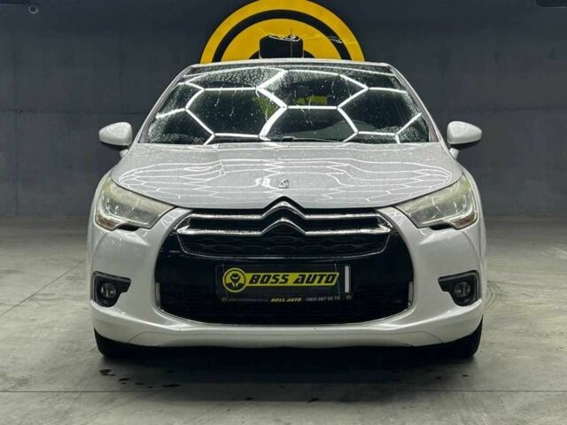 Белый Ситроен ДС4, объемом двигателя 0 л и пробегом 220 тыс. км за 7200 $, фото 1 на Automoto.ua