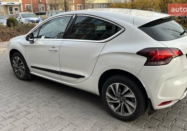 Білий Сітроен ДС4, об'ємом двигуна 1.6 л та пробігом 135 тис. км за 8900 $, фото 2 на Automoto.ua