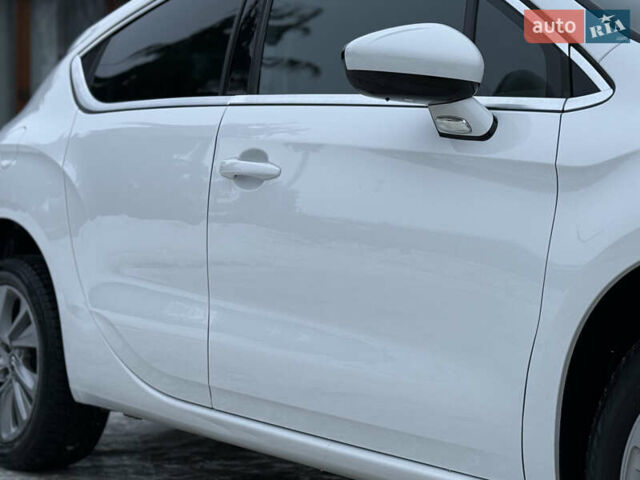 Білий Сітроен ДС4, об'ємом двигуна 1.6 л та пробігом 198 тис. км за 9150 $, фото 23 на Automoto.ua