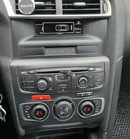 Білий Сітроен ДС4, об'ємом двигуна 1.6 л та пробігом 135 тис. км за 8900 $, фото 7 на Automoto.ua