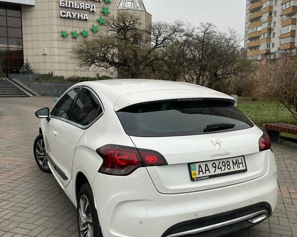 Белый Ситроен ДС4, объемом двигателя 1.6 л и пробегом 96 тыс. км за 8300 $, фото 6 на Automoto.ua