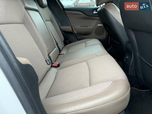 Білий Сітроен ДС4, об'ємом двигуна 1.6 л та пробігом 198 тис. км за 9150 $, фото 80 на Automoto.ua