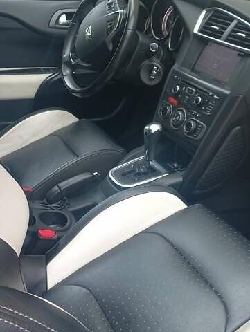 Белый Ситроен ДС4, объемом двигателя 1.6 л и пробегом 45 тыс. км за 10000 $, фото 5 на Automoto.ua