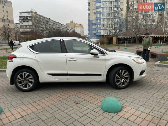 Белый Ситроен ДС4, объемом двигателя 1.6 л и пробегом 96 тыс. км за 8300 $, фото 3 на Automoto.ua