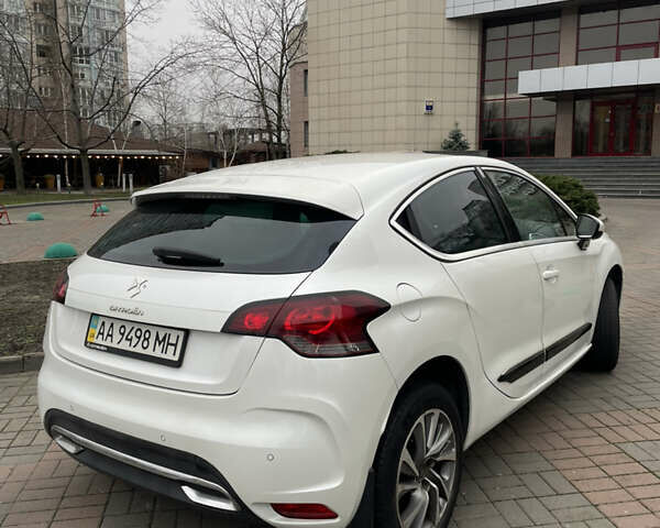 Белый Ситроен ДС4, объемом двигателя 1.6 л и пробегом 96 тыс. км за 8300 $, фото 4 на Automoto.ua