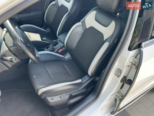 Білий Сітроен ДС4, об'ємом двигуна 1.6 л та пробігом 127 тис. км за 10300 $, фото 11 на Automoto.ua