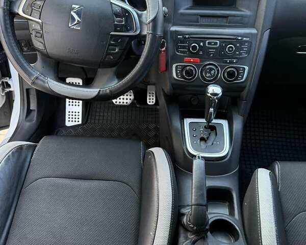 Белый Ситроен ДС4, объемом двигателя 1.6 л и пробегом 117 тыс. км за 9990 $, фото 7 на Automoto.ua