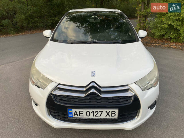 Белый Ситроен ДС4, объемом двигателя 1.6 л и пробегом 150 тыс. км за 9700 $, фото 1 на Automoto.ua