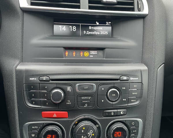 Белый Ситроен ДС4, объемом двигателя 1.6 л и пробегом 96 тыс. км за 8300 $, фото 16 на Automoto.ua