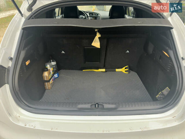 Білий Сітроен ДС4, об'ємом двигуна 1.6 л та пробігом 105 тис. км за 10500 $, фото 14 на Automoto.ua