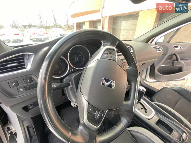 Білий Сітроен ДС4, об'ємом двигуна 2 л та пробігом 119 тис. км за 9800 $, фото 24 на Automoto.ua
