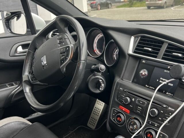 Білий Сітроен ДС4, об'ємом двигуна 1.6 л та пробігом 187 тис. км за 11000 $, фото 14 на Automoto.ua