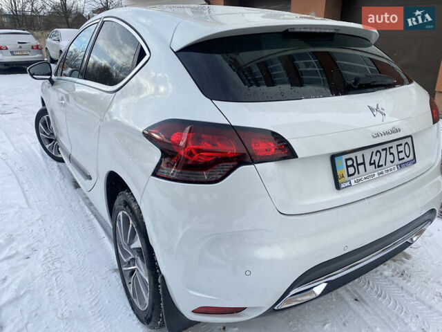 Білий Сітроен ДС4, об'ємом двигуна 2 л та пробігом 119 тис. км за 9800 $, фото 10 на Automoto.ua