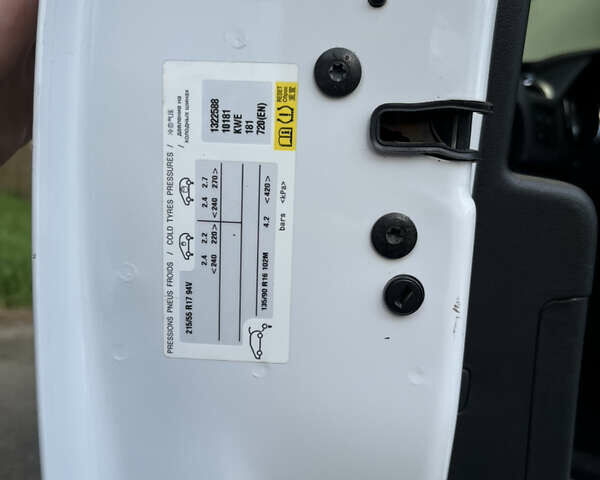 Белый Ситроен ДС4, объемом двигателя 2 л и пробегом 228 тыс. км за 11900 $, фото 56 на Automoto.ua