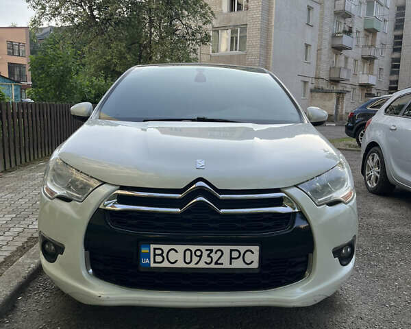 Белый Ситроен ДС4, объемом двигателя 2 л и пробегом 228 тыс. км за 11900 $, фото 4 на Automoto.ua