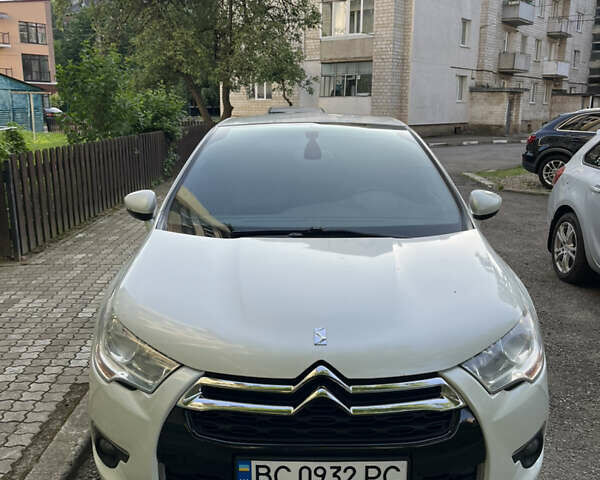 Белый Ситроен ДС4, объемом двигателя 2 л и пробегом 228 тыс. км за 11900 $, фото 5 на Automoto.ua