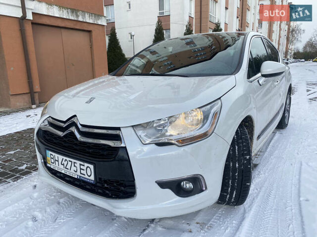 Білий Сітроен ДС4, об'ємом двигуна 2 л та пробігом 119 тис. км за 9800 $, фото 4 на Automoto.ua