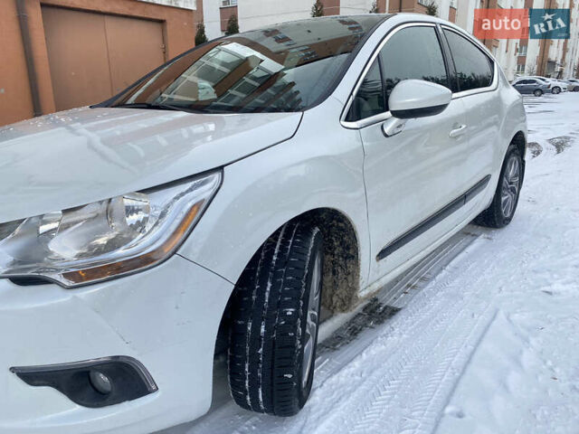 Білий Сітроен ДС4, об'ємом двигуна 2 л та пробігом 119 тис. км за 9800 $, фото 2 на Automoto.ua