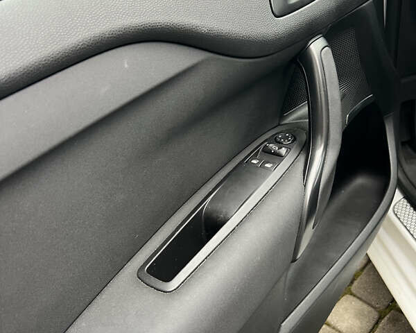 Белый Ситроен ДС4, объемом двигателя 1.6 л и пробегом 188 тыс. км за 11000 $, фото 3 на Automoto.ua