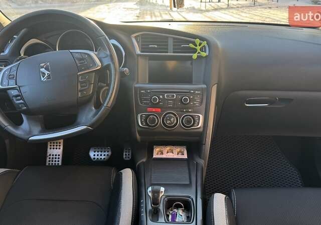 Белый Ситроен ДС4, объемом двигателя 1.6 л и пробегом 187 тыс. км за 9500 $, фото 16 на Automoto.ua