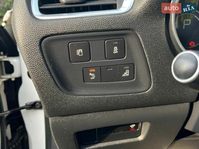 Білий Сітроен ДС4, об'ємом двигуна 2 л та пробігом 191 тис. км за 11200 $, фото 9 на Automoto.ua