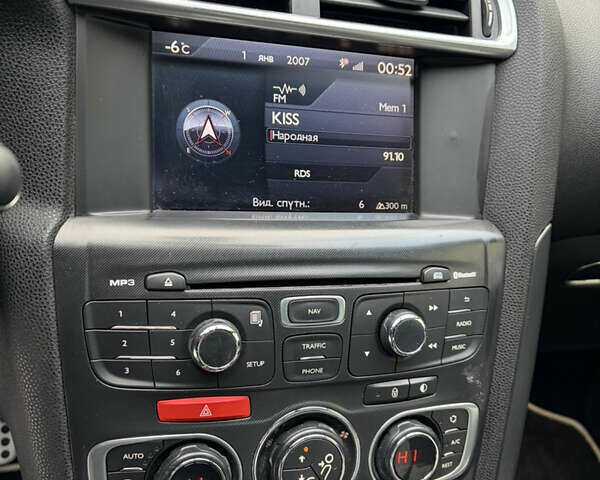 Белый Ситроен ДС4, объемом двигателя 2 л и пробегом 188 тыс. км за 11500 $, фото 10 на Automoto.ua