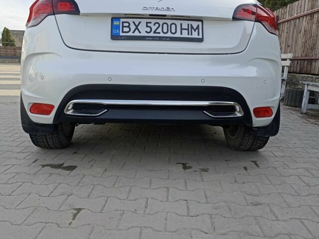 Белый Ситроен ДС4, объемом двигателя 2 л и пробегом 214 тыс. км за 9200 $, фото 10 на Automoto.ua