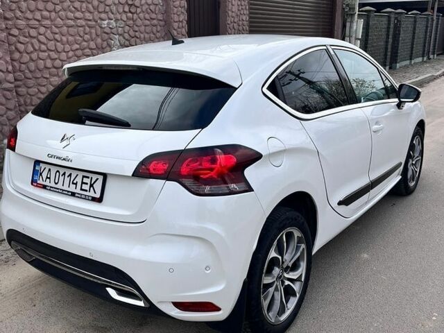Белый Ситроен ДС4, объемом двигателя 2 л и пробегом 115 тыс. км за 12000 $, фото 3 на Automoto.ua