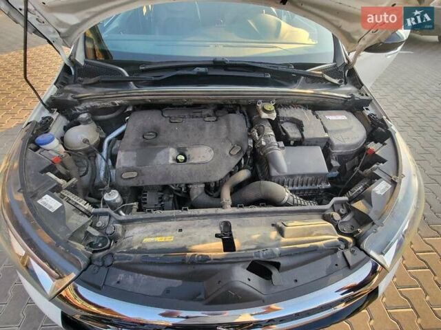Білий Сітроен ДС4, об'ємом двигуна 2 л та пробігом 79 тис. км за 15300 $, фото 22 на Automoto.ua