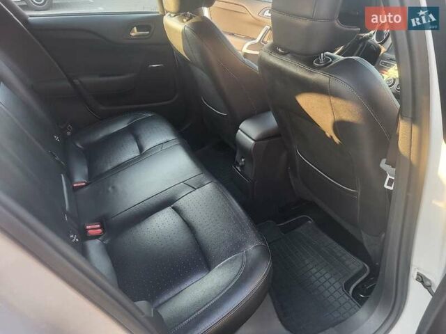 Білий Сітроен ДС4, об'ємом двигуна 2 л та пробігом 79 тис. км за 15300 $, фото 20 на Automoto.ua