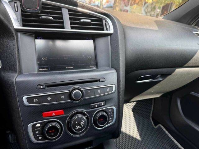 Білий Сітроен ДС4, об'ємом двигуна 1.6 л та пробігом 182 тис. км за 12900 $, фото 10 на Automoto.ua