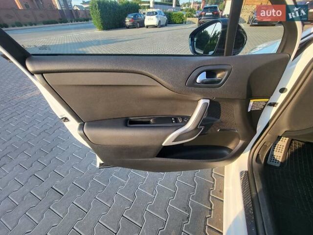 Білий Сітроен ДС4, об'ємом двигуна 2 л та пробігом 79 тис. км за 15300 $, фото 26 на Automoto.ua