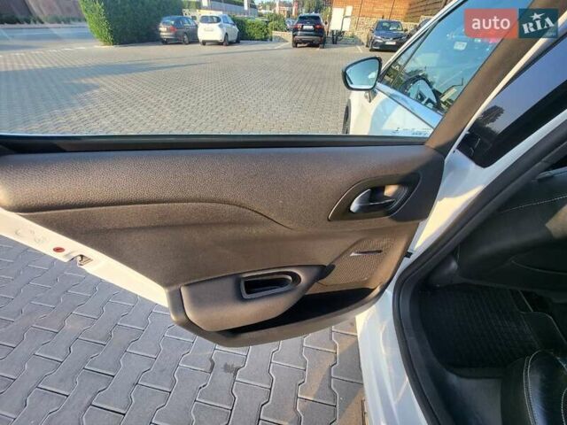 Білий Сітроен ДС4, об'ємом двигуна 2 л та пробігом 79 тис. км за 15300 $, фото 28 на Automoto.ua