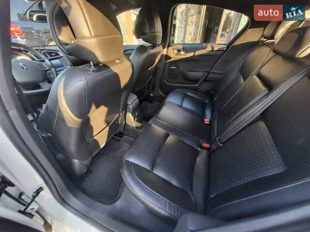 Білий Сітроен ДС4, об'ємом двигуна 2 л та пробігом 79 тис. км за 15300 $, фото 29 на Automoto.ua