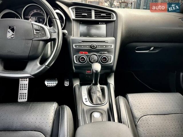 Белый Ситроен ДС4, объемом двигателя 2 л и пробегом 115 тыс. км за 13500 $, фото 16 на Automoto.ua