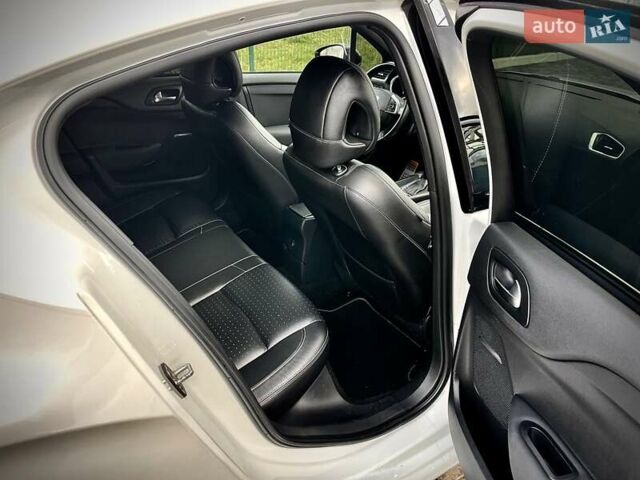 Белый Ситроен ДС4, объемом двигателя 2 л и пробегом 115 тыс. км за 13500 $, фото 19 на Automoto.ua