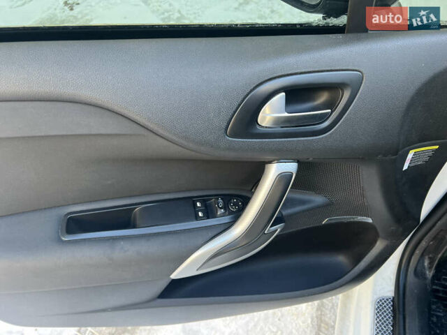 Белый Ситроен ДС4, объемом двигателя 2 л и пробегом 74 тыс. км за 14000 $, фото 23 на Automoto.ua