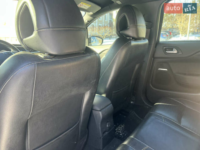 Белый Ситроен ДС4, объемом двигателя 2 л и пробегом 74 тыс. км за 14000 $, фото 17 на Automoto.ua