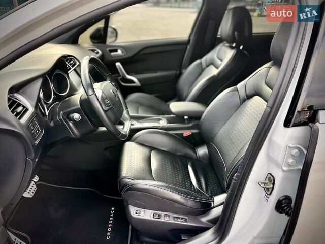 Белый Ситроен ДС4, объемом двигателя 2 л и пробегом 115 тыс. км за 13500 $, фото 10 на Automoto.ua